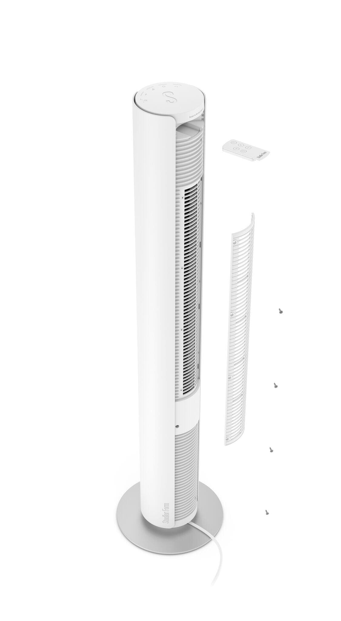 Weißer Peter Turmventilator mit Fernbedienung. Filter abgenommen, um das Innere zu zeigen. Modernes Design für Zuhause und Büro.