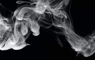 Luftreiniger, der Zigarettenrauch entfernt