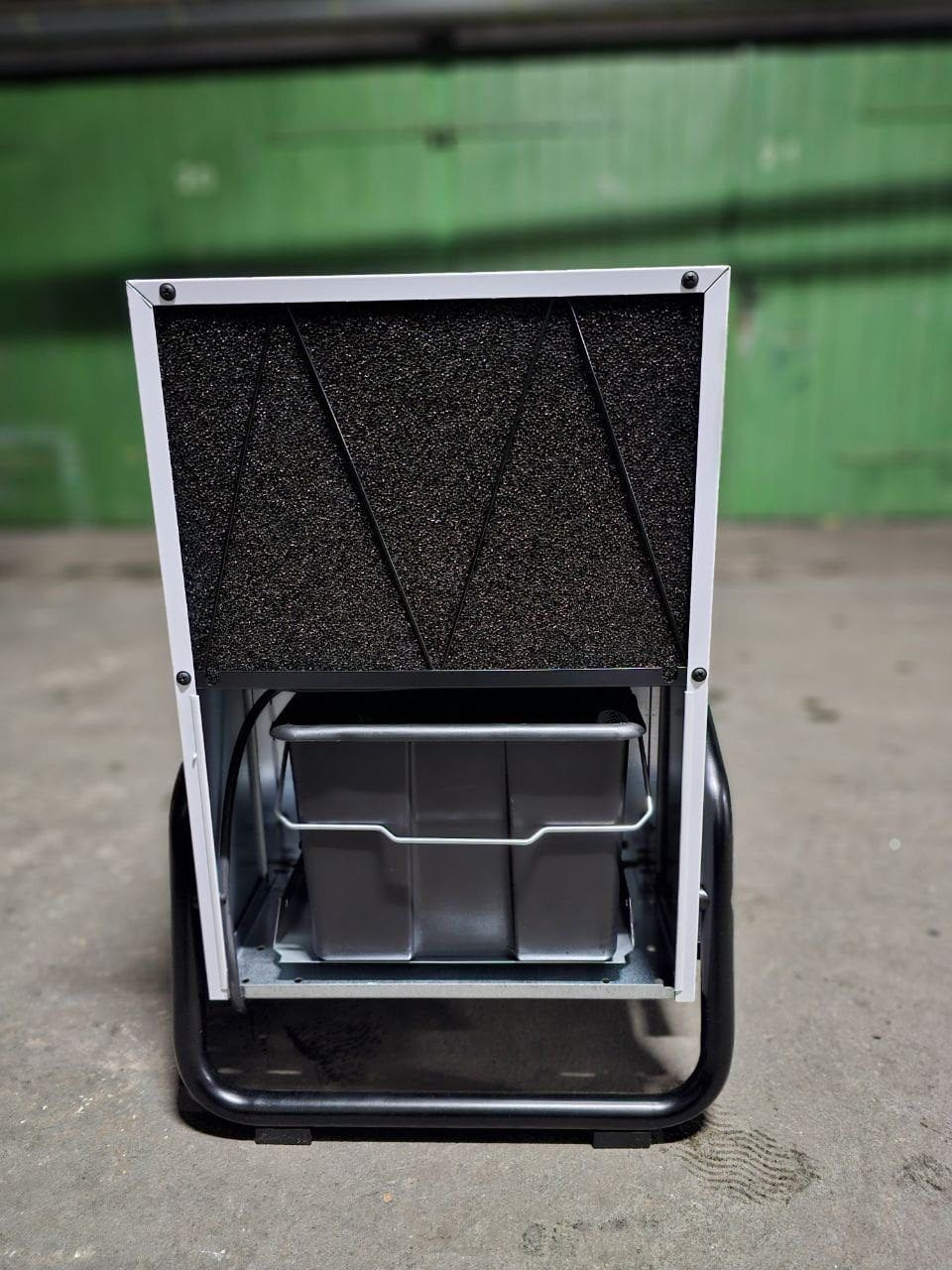 Bautrockner Trotec TTK 170 S von Hinten mit Wassertank - Bautrockner mieten bei G.A.Luft