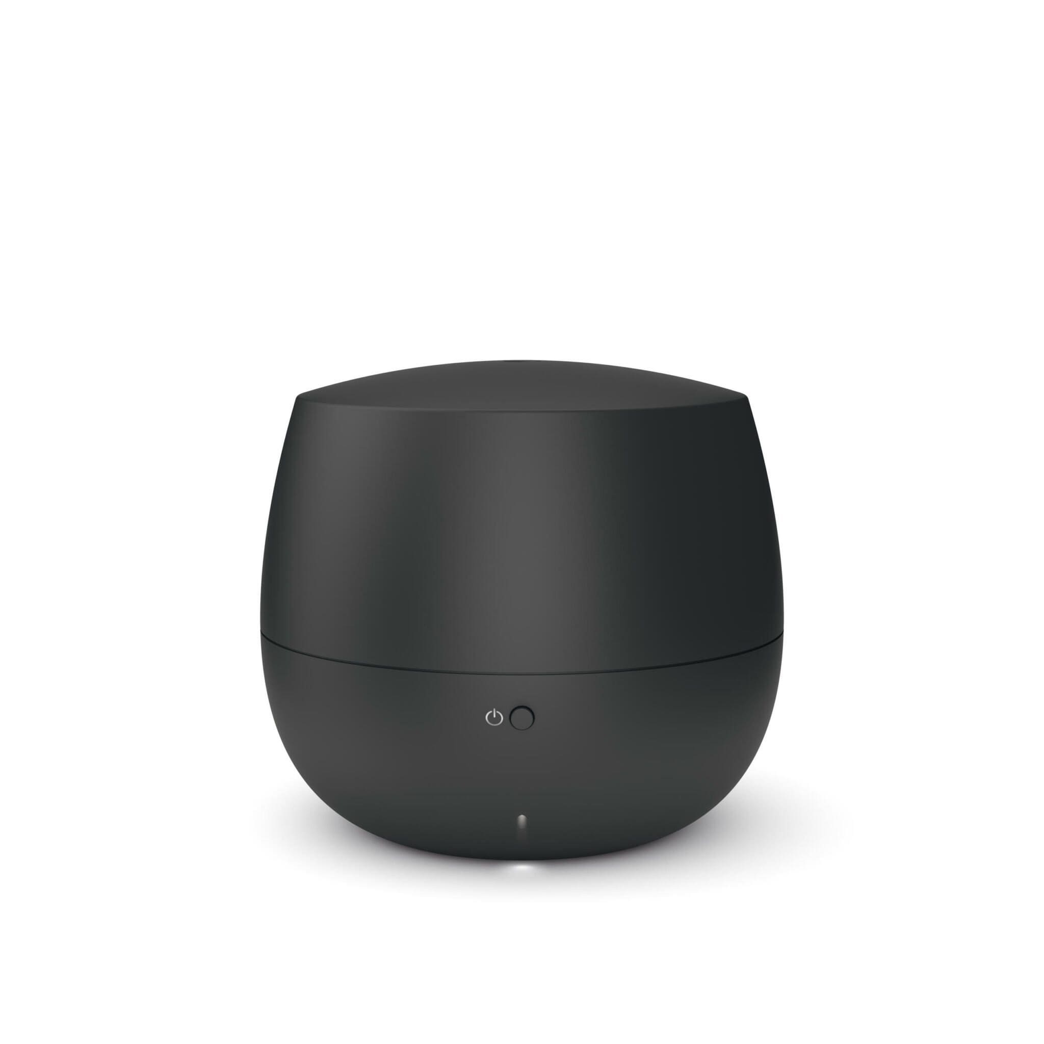 Schwarzer SF Mia Diffuser von vorne. Kompakter, runder Aroma Diffuser für ätherische Öle. Luftbefeuchter für ein angenehmes Raumklima.