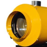 Gelber BV-400/BV-500 Outler für 1-Weg-Lüftung. Industrielles Gebläse mit rundem Gehäuse und silbernem Auslass. Belüftungssystem Detailansicht.