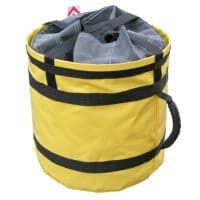 Gelbe Tasche für Schläuche. Robuster Behälter mit Tragegriffen, ideal für gelbe Schläuche und andere Ausrüstungen. Praktisch und langlebig.