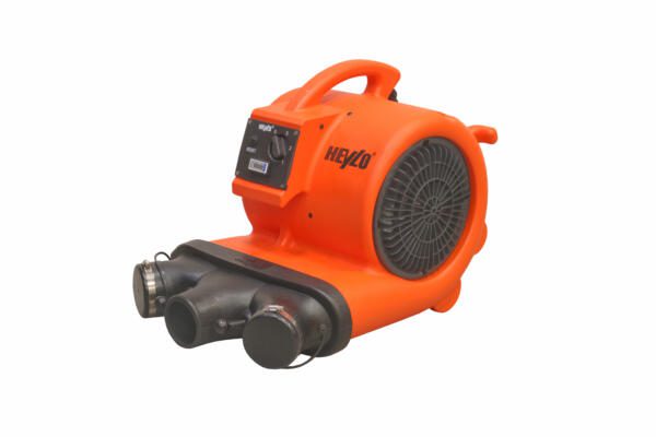Heylo TD 2400 Trockner mit Adapter. Der orangefarbene Turbotrockner mit schwarzem Adapter und Lüftergitter. Ideal für Bautrocknung.