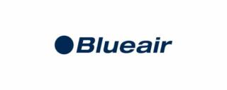 Logo von Blue Air. Blaue Schrift Blueair mit blauem Punkt. Fluggesellschaft-Branding. Datei: 29.jpg.