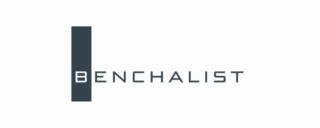 Logo von Benchalists. Dunkelblauer Balken links, gefolgt vom Schriftzug BENCHALIST in serifenloser Schrift.