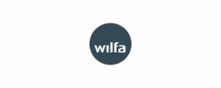 Wilfa Logo: Weißer wilfa Schriftzug auf dunkelblauem Kreis. Wilfa Küchengeräte, Kaffeemaschinen, Waffeleisen. Marke 33.jpg