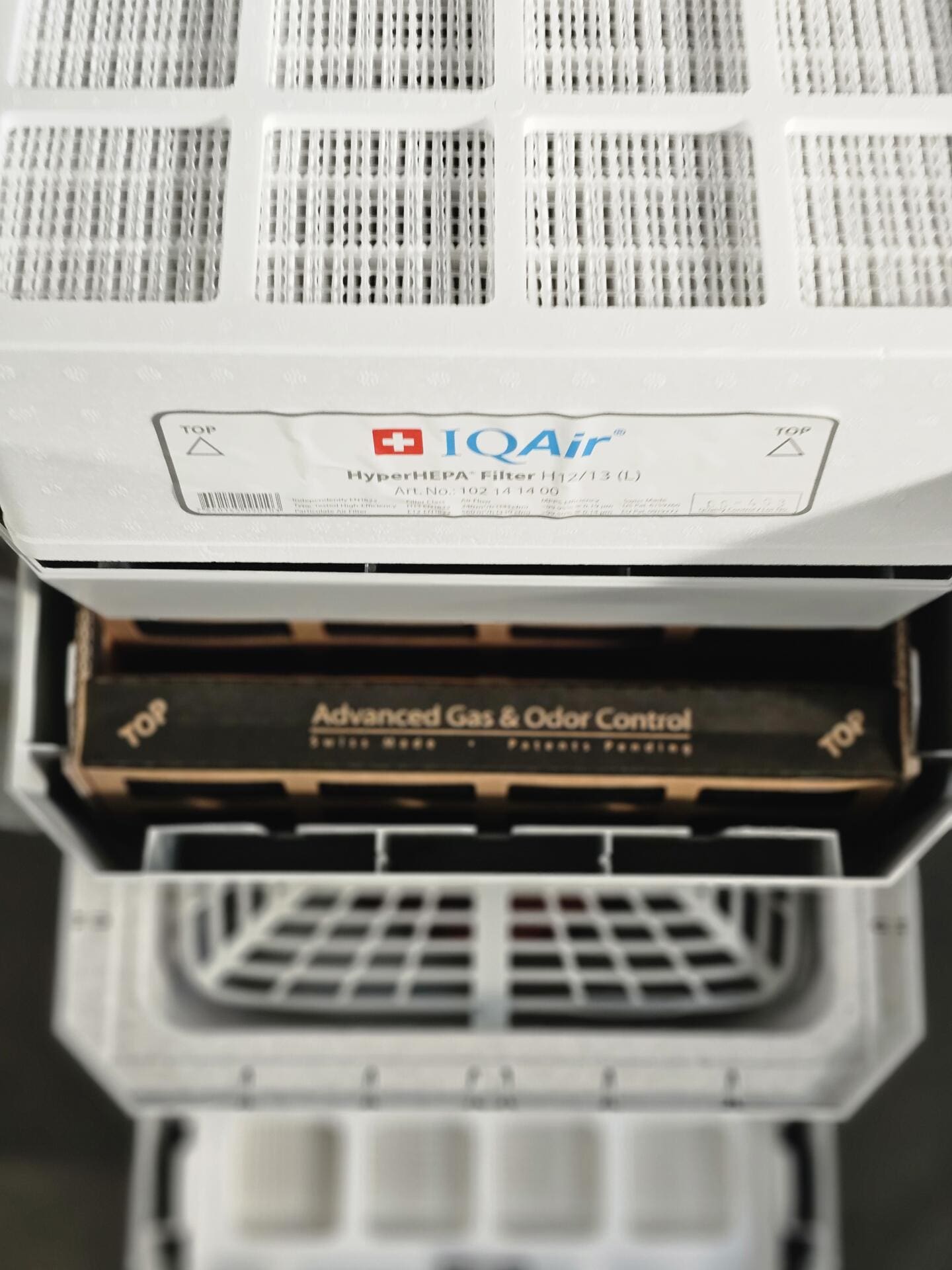 Detailaufnahme des IQAir HealthPro 250 NE Luftreinigers. Sichtbar sind Filter und Elemente, die für die Luftreinigung bis 92 m² relevant sind.