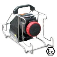 Adapterkupplung 16A Ex: Robuste Ex-geschützte Adapterkupplung 16A mit rotem Drehknopf und Schutzrahmen für explosionsgefährdete Bereiche.