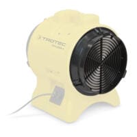 Detailaufnahme des Schlauchanschlussstutzens TTV 2500. Gelbes Gehäuse mit schwarzem Lüftergitter. Ideal für TTV 2500 Luftentfeuchter und Belüftung.