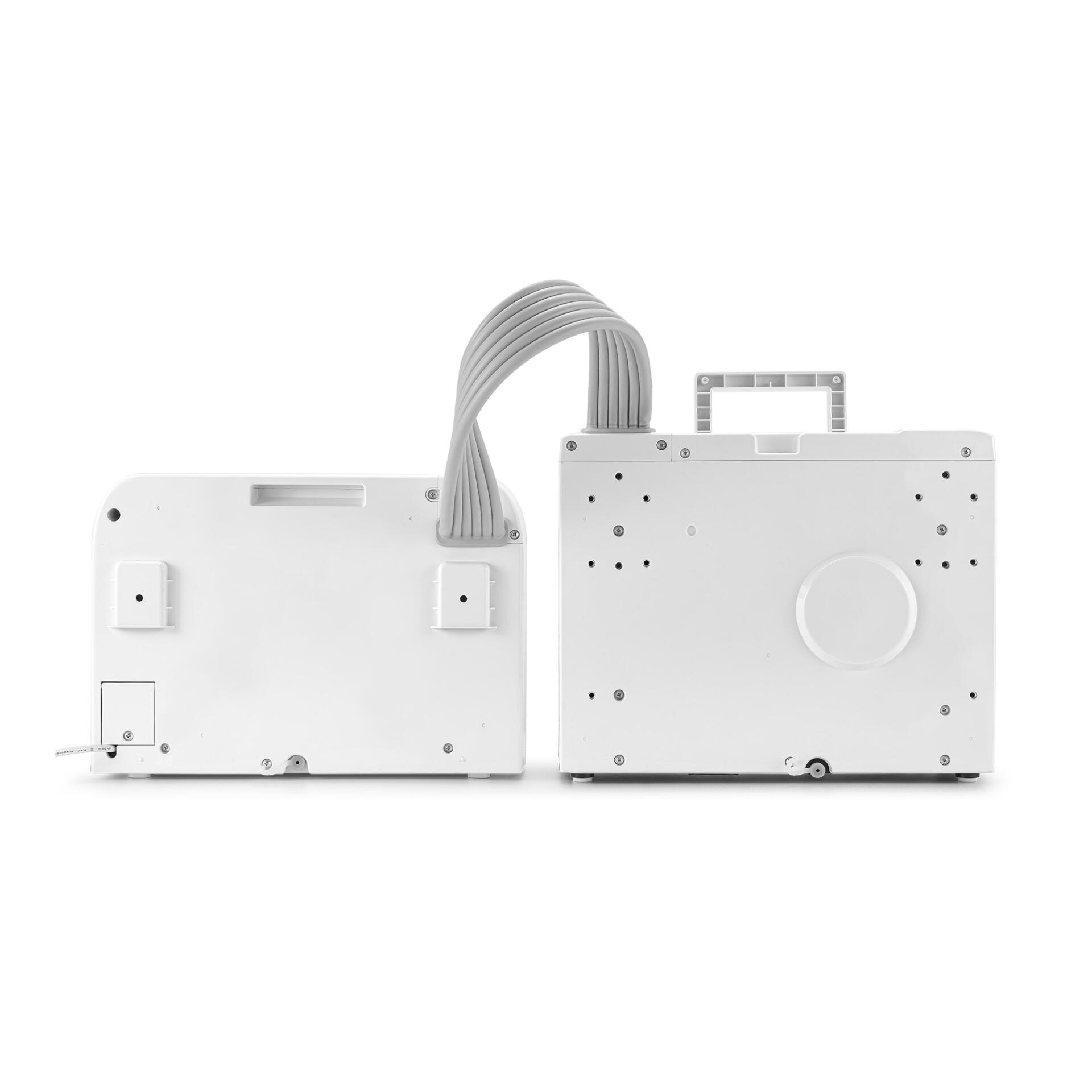 Rückansicht des Camping-Klimageräts PAC-C 1500 SH WiFi. Details der Anschlüsse und Bauweise des Klimageräts für Camping und unterwegs sichtbar.