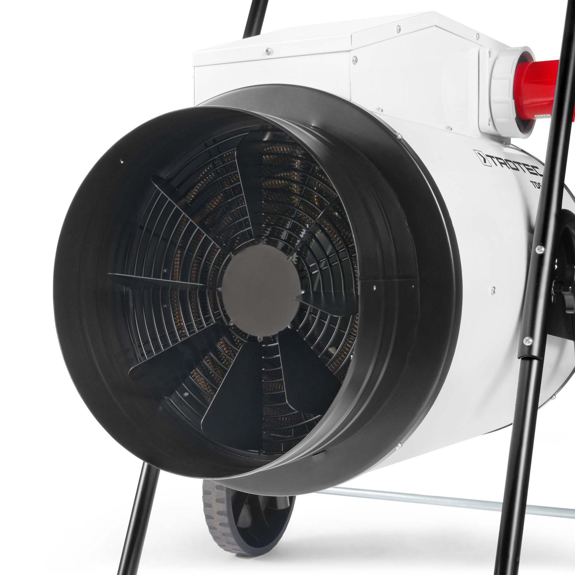 Detailaufnahme einer Elektro-Heizkanone TDS 120 R. Die Heizkanone ist weiß mit einem schwarzen Gitter und steht auf einem schwarzen Rollwagen.