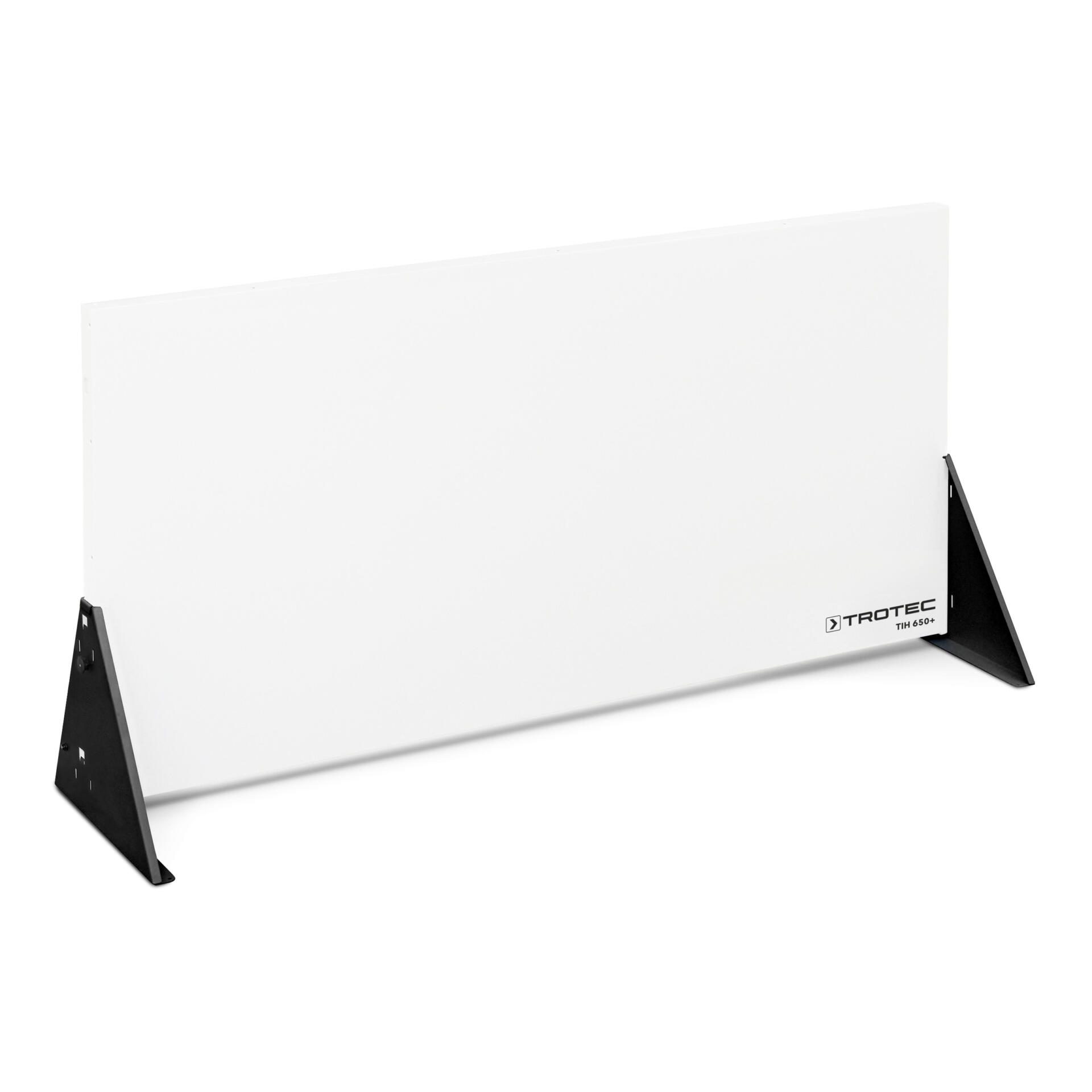 Weiße Trotec Infrarotheizung TIH 650 auf schwarzen Füßen. Ideal als Infrarot-Heizplatte für angenehme Wärme. Heizpaneel im Detail.