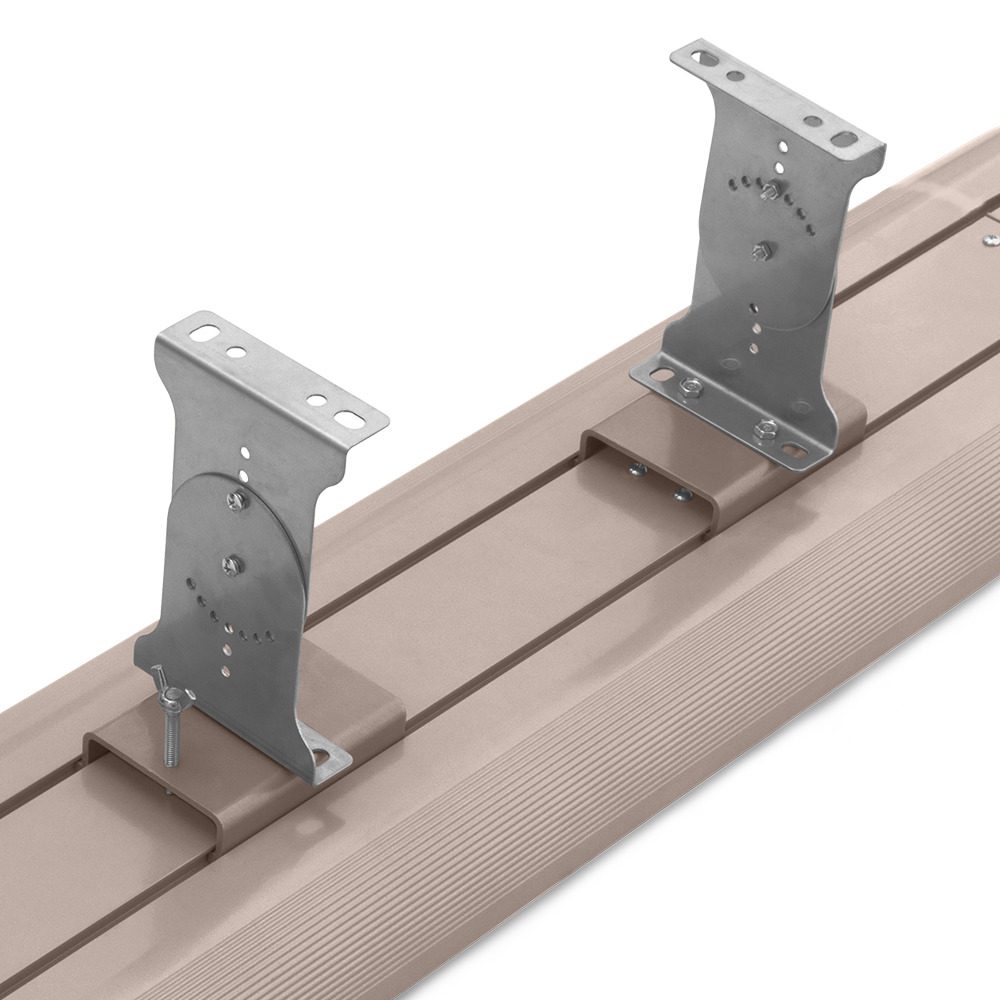 Detailaufnahme eines Dunkelheizstrahler IRD 1800 mit Montagehalterung. Ideal für Terrassen und Balkone, sorgt für angenehme Wärme. 124 Zeichen