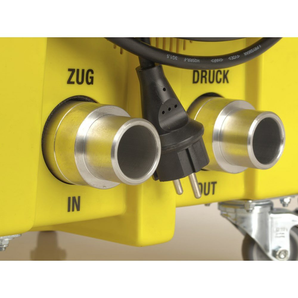 Detailaufnahme eines gelben Seitenkanalverdichters VE 4 S MultiQube mit Anschlüssen (Zug/Druck) und Stecker. Ideal für Bauwesen und Industrie.