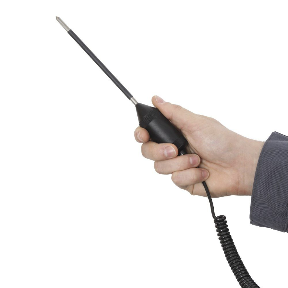 Hand hält SL3000-K Körperschallsonde. Präzise Messung mit Langzeitstabilität für professionelle Anwendungen. Bild der Schallsonde in Aktion.