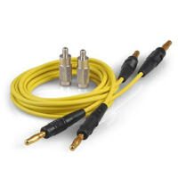 Gelbes TC-25 Verbindungskabel-Paar mit Steckern. Ideal für Audio- und Videoanwendungen. Hochwertige Kabel für optimale Signalübertragung.