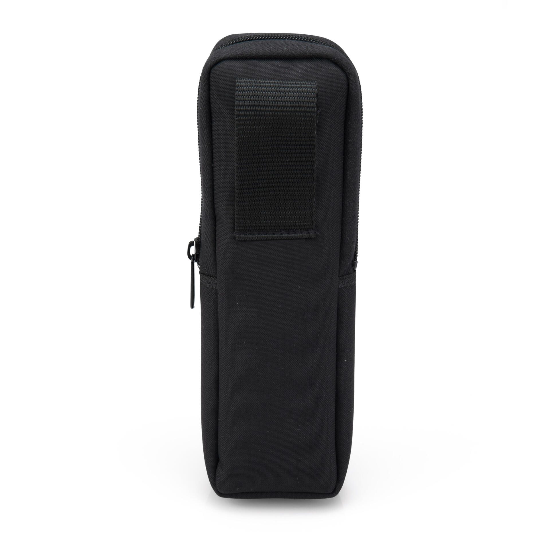 Schwarzes Holster aus der MultiMeasure Serie. Das Holster ist mit einem Reißverschluss und einer Gürtelschlaufe ausgestattet.