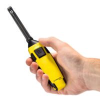 Hand hält BC21WP-Thermohygrometer: App-Sensoren zur Smartphone-Bedienung. Gelbes Gerät mit schwarzem Sensorarm. Ideal für Temperatur- & Feuchtigkeitsmessung.