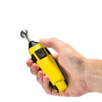 BM31WP Feuchtemessgerät: App-Sensoren Feuchteindikator in Hand, gelbes Design. Präzise Feuchtigkeitsmessung mit smarter App-Anbindung für Profis.