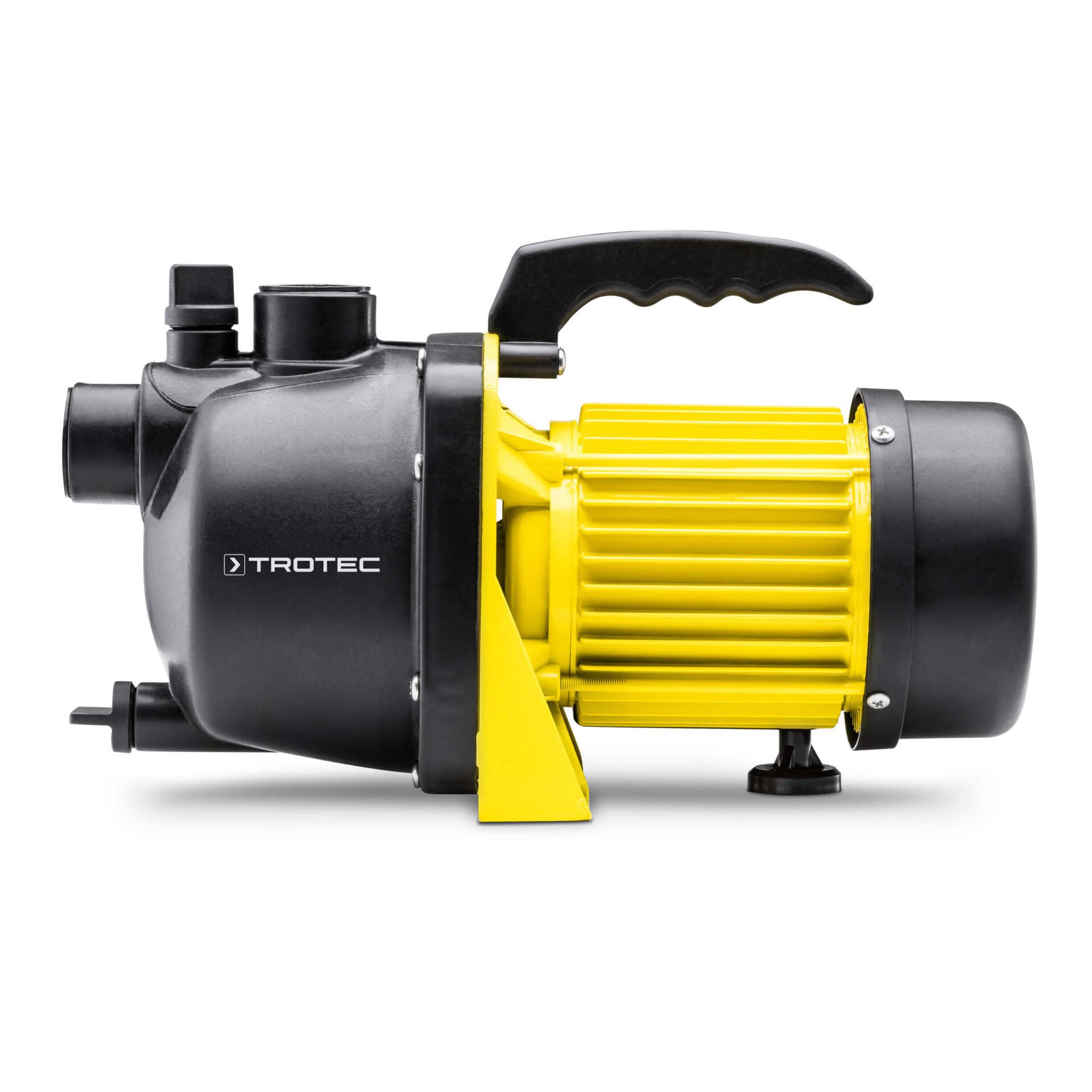 Trotec Gartenpumpe TGP 1000 E: Schwarzes Pumpengehäuse mit gelbem Motorblock und Tragegriff. Ideal für die Gartenbewässerung. Kompaktes Design.