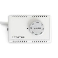 Detailansicht eines Raumhygrostats HG 135 mit Schaltsteckdose von Trotec. Regler zeigt Feuchtigkeit in %rF/RH. Ideal für Klimakontrolle.