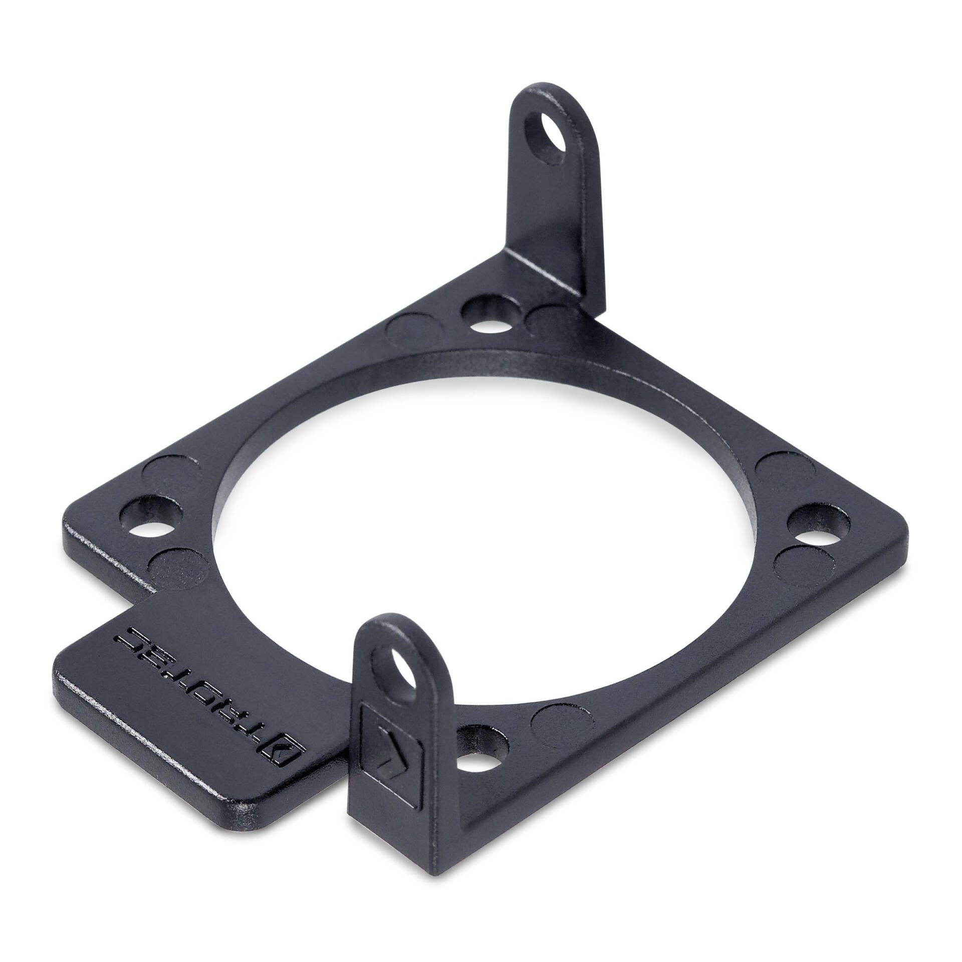 PlugSafe Unterlegplatte für Einbausteckdosen: Detailaufnahme der schwarzen Montageplatte für sichere Installation. Einbausteckdose Zubehör.