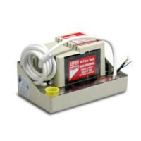 Kondensatpumpe TTK 800 mit Einbausatz: Detailaufnahme der Pumpe mit Kabel und Anschlüssen. Ideal für Entfeuchtung und Klimatisierung.