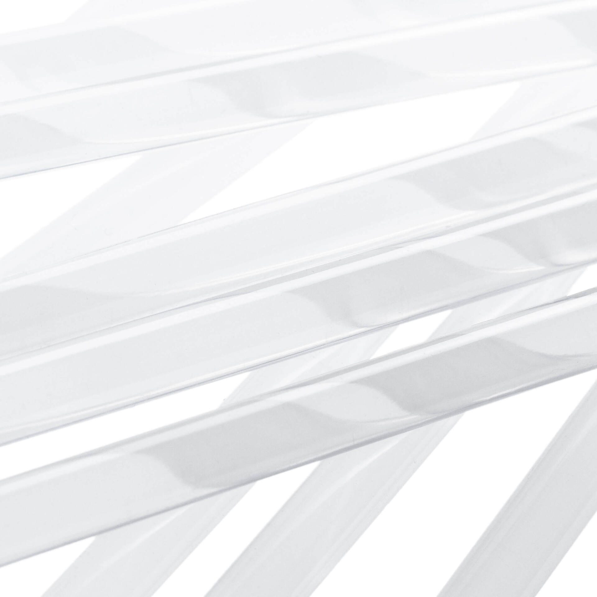 Detailaufnahme von transparenten 7 mm Heissklebestiften im Set (50 Stück). Ideal für Bastelarbeiten und Reparaturen. Hochwertige Klebestifte.