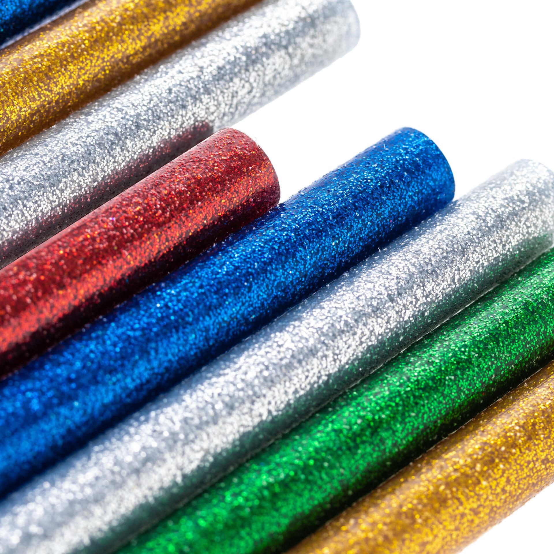 Glitzer Heissklebestifte Set, 50 Stück, 11 mm. Nahaufnahme von bunten Klebestiften für Bastelarbeiten und kreative Projekte. Premium Qualität.