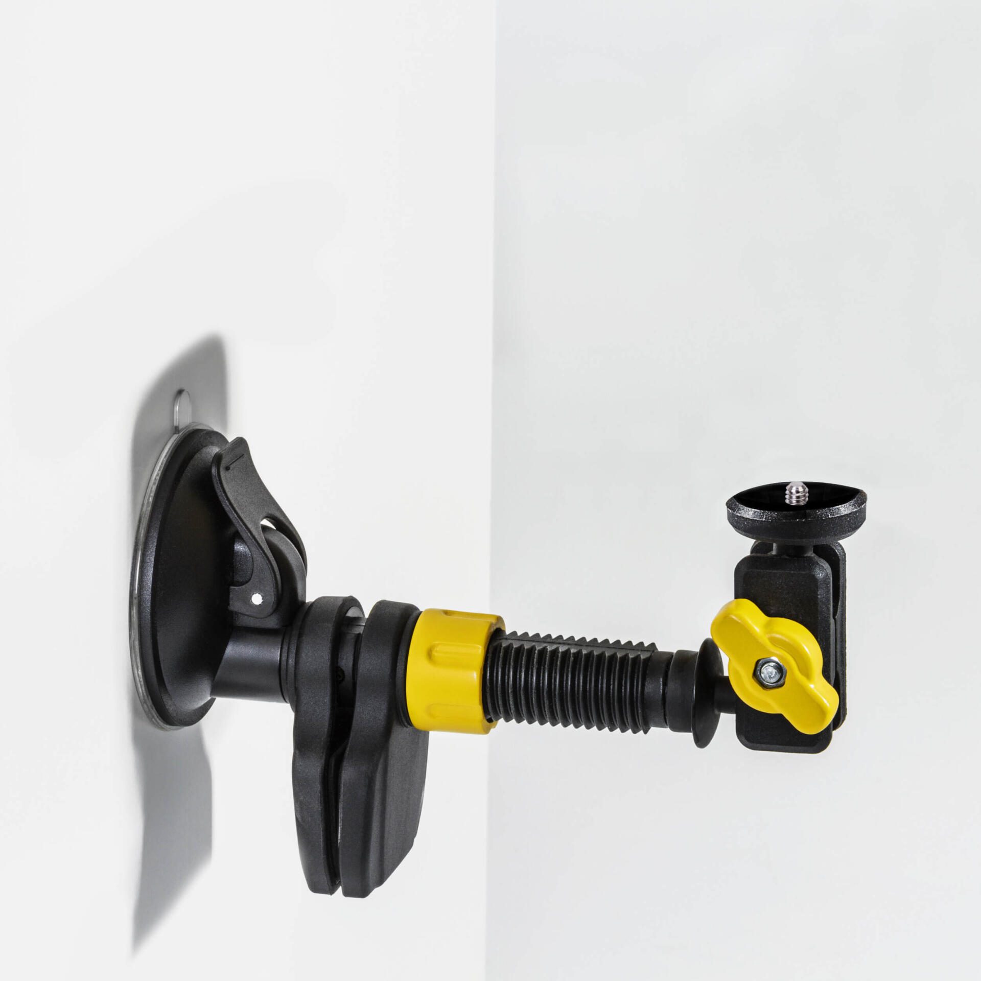 Kombihalterung mit Universalklemme: Saugnapf an Wand befestigt, gelbe Details, vielseitig für Fotos & Videos. Stabile Kamerahalterung.
