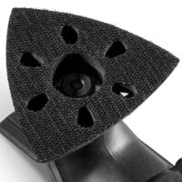 Nahaufnahme Deltaplatte für PMTS Multifunktionswerkzeuge. Detailaufnahme der Werkzeugaufnahme und der Schleiffläche mit Absauglöchern.