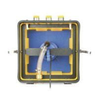 Filtermatte WA 4i 5er Pack: Detailaufnahme einer blauen Filtermatte in einem gelb-schwarzen Rahmen mit Schlauchanschluss für Wasseraufbereitung.