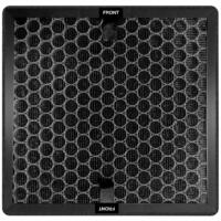 Nahaufnahme eines TTK 33 E Carbon Filters. Das Filterelement ist quadratisch, schwarz umrandet und mit einer wabenartigen Struktur versehen.