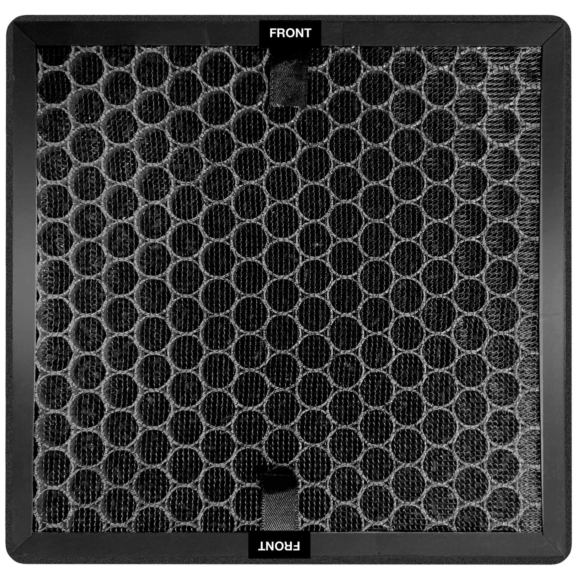 Nahaufnahme eines TTK 33 E Carbon Filters. Das Filterelement ist quadratisch, schwarz umrandet und mit einer wabenartigen Struktur versehen.